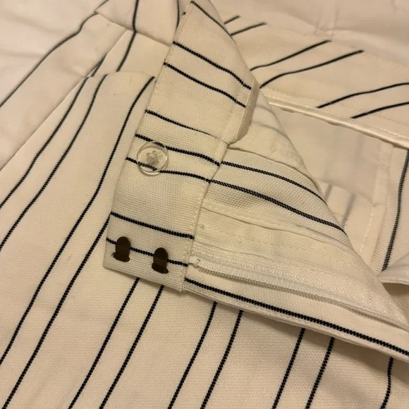 White House Black Market shorts, sz 12.  Cream and Black - Picture 3 of 8